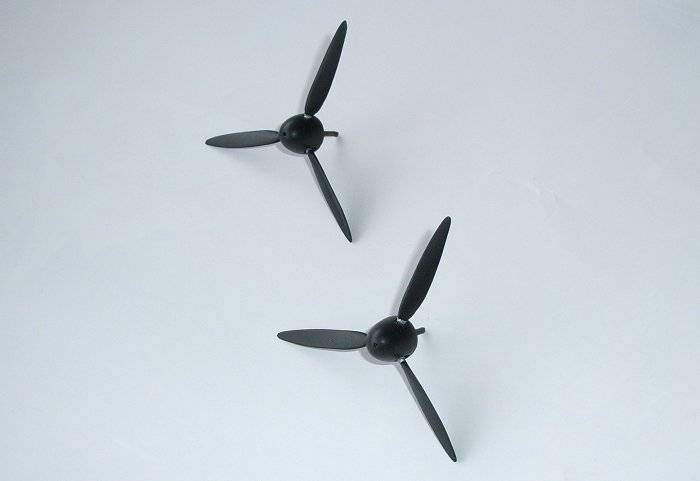 Finishing the propellers
