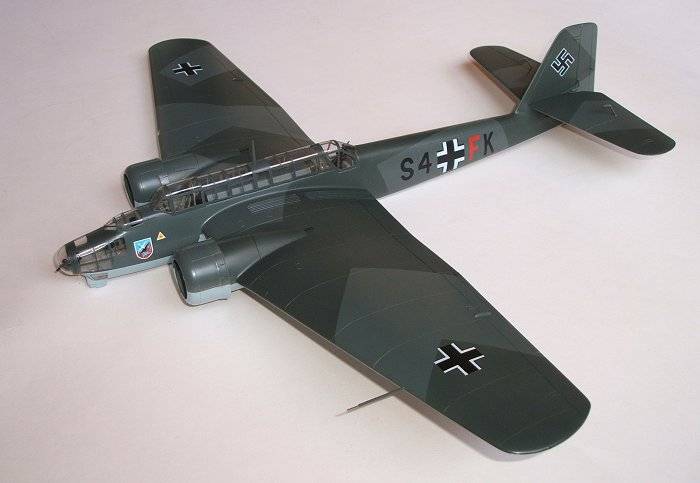 Attaching the horizontal tailplane