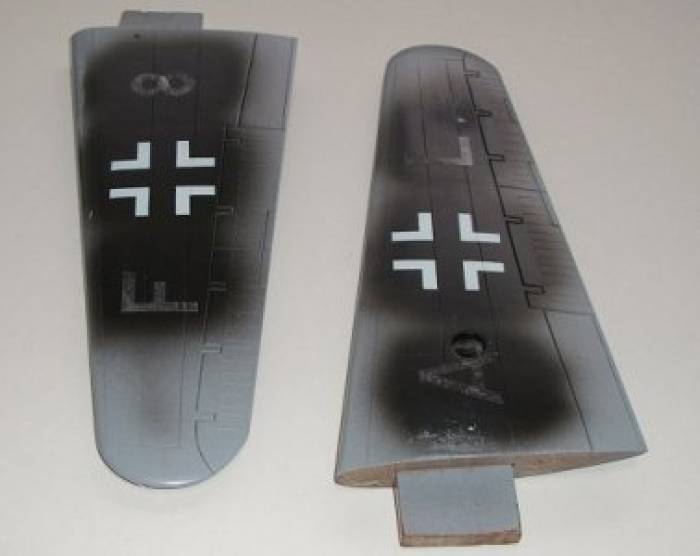 Painting the white edges of the Balkenkreuz