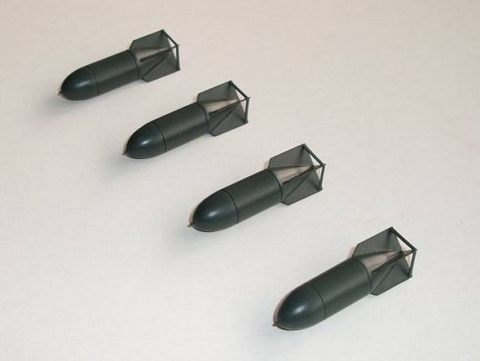 Fin braces and painting of the SC 500 bombs